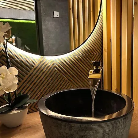 Leo &private Spa Апартаменты Братислава