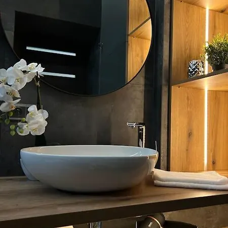 Leo &private Spa アパート
